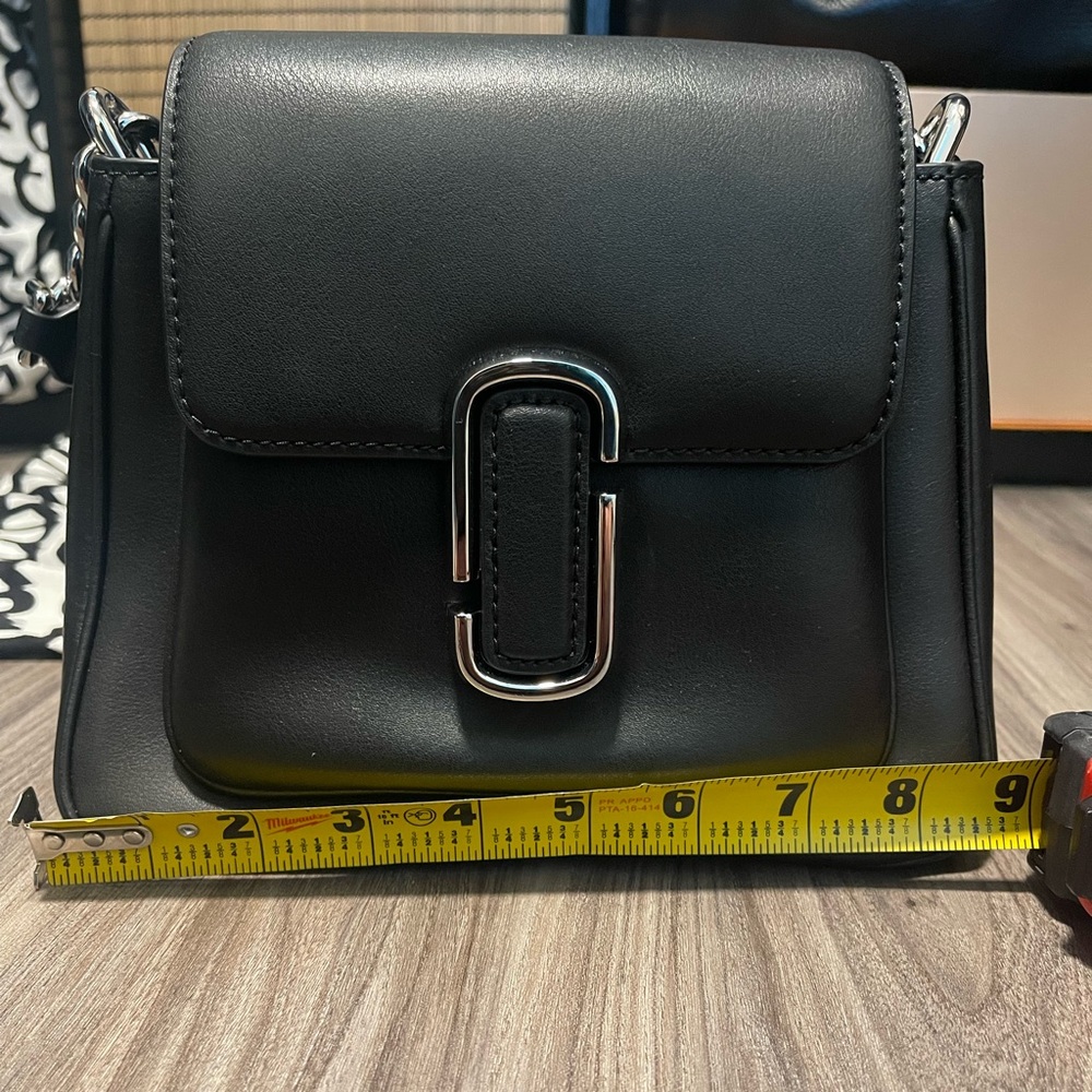 Marc Jacobs Black Leather Shoulder Bag - Picture 9 of 10